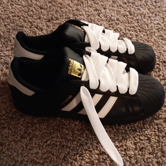 Adidas Superstar - Picture 1 of 5